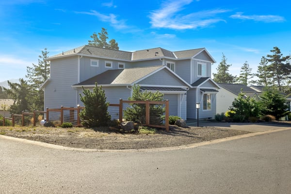 1-web-or-mls-510 Seaview Interior-1